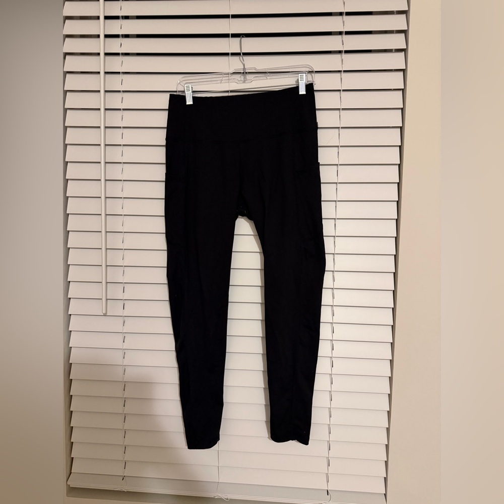 Amazon Black Leggings w/ pockets - size L